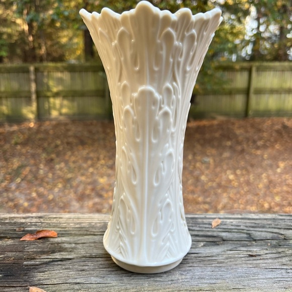 Vintage Lenox Woodland Elegant Floral Relief Medium Collectible Vase Green Mark - Picture 1 of 8